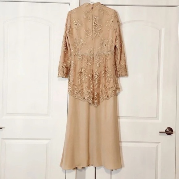 Mother of the Bride Long Sleeve Lace Evening Gown - Picture 3 of 6